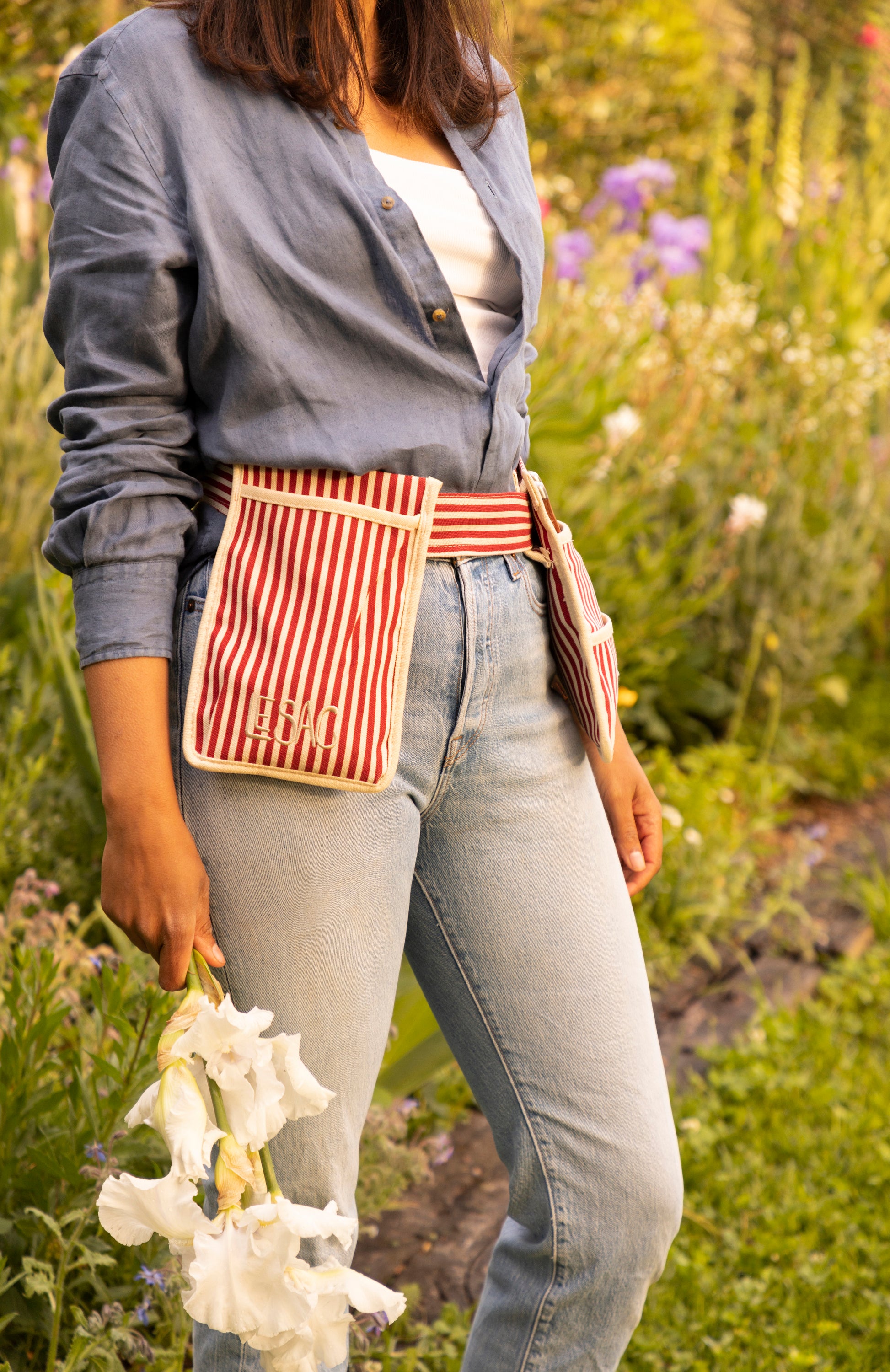 Le Sac Stripe red in Garden Tool Belt Picking Flowers