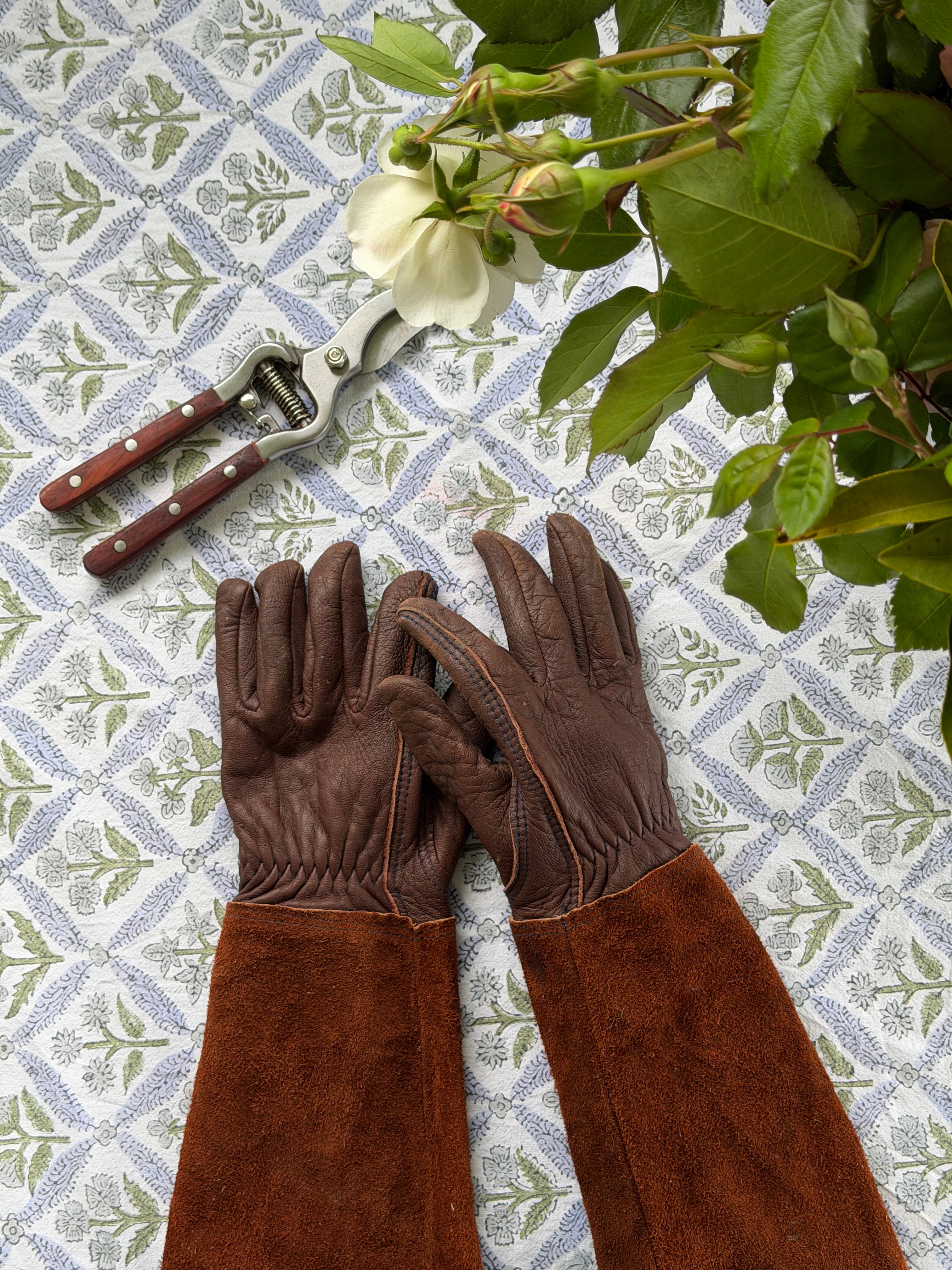 Kneeler, Belt  + Gloves Bundle | Le Sac x Outback Gardens Exclusive Collection